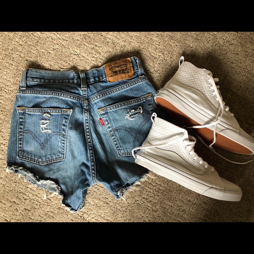 High waisted Levi shorts